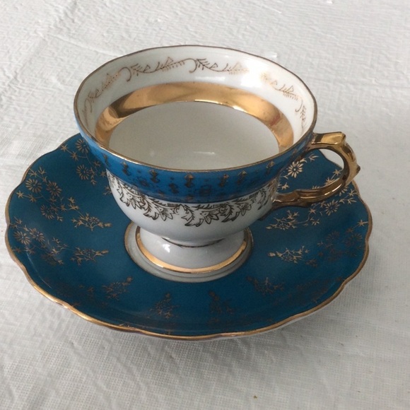 Elegant Blue and Gold Teacup and Saucer - Picture 1 of 7